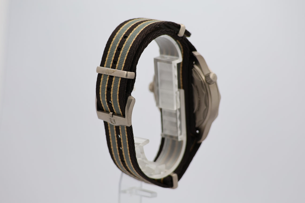 Omega Seamaster Diver 300 M "James Bond 007 Edition" Automatik 21092422001001 - Detail view 1