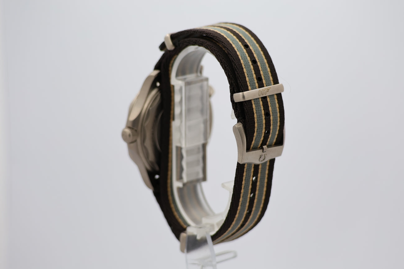 Omega Seamaster Diver 300 M "James Bond 007 Edition" Automatik 21092422001001 - Detail view 2