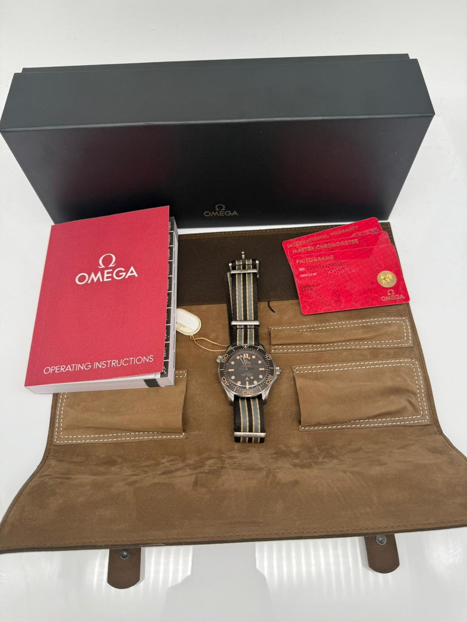 Omega Seamaster Diver 300 M "James Bond 007 Edition" Automatik 21092422001001 - Papers and documentation
