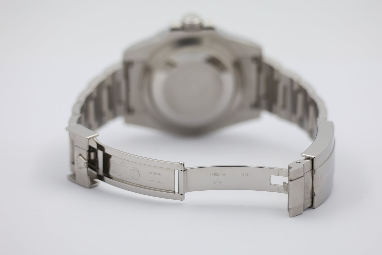 Rolex Submariner Date 'Hulk' Automatik 40mm 116610LV - Detailansicht 6