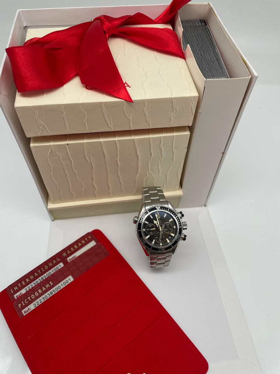 Omega Seamaster Planet Ocean Chronograph 37,5mm Automatik 22230385001001 - Papiere und oder Lieferumfang