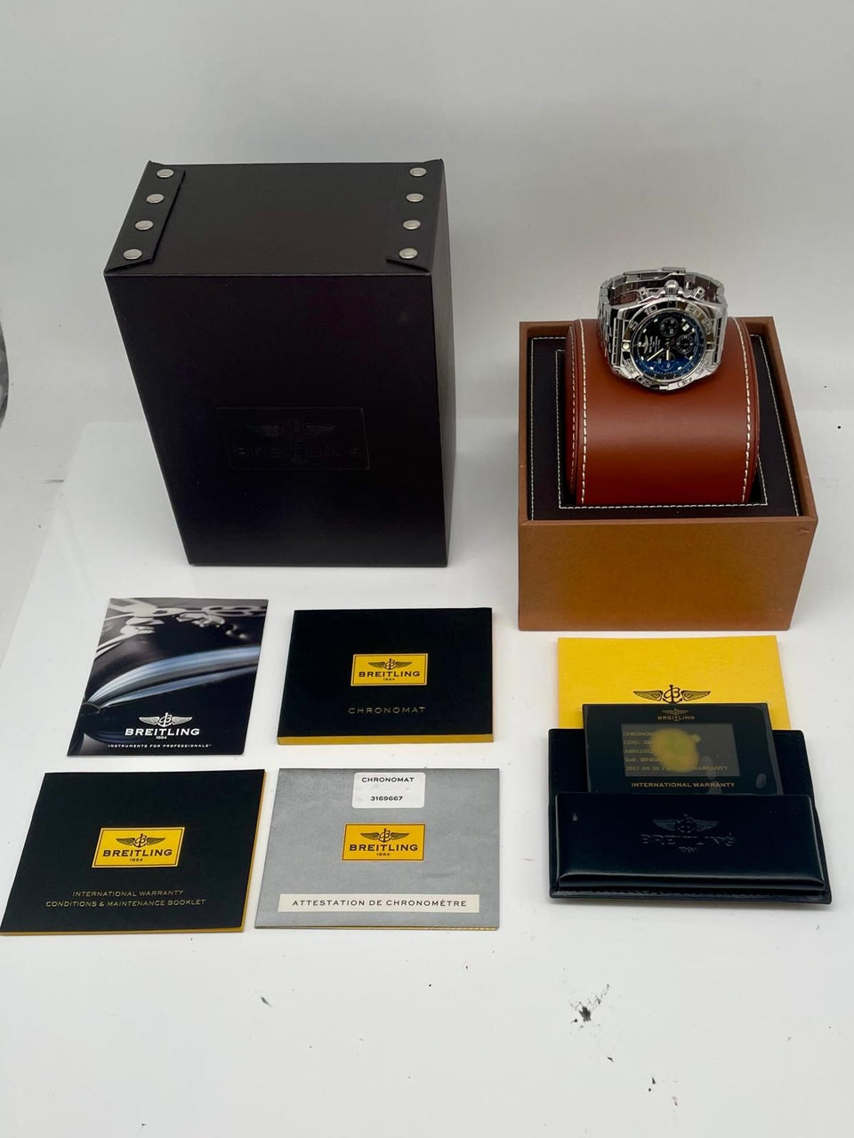 Breitling Chronomat 44 Automatik Herrenuhr AB011012 - Papiere und oder Lieferumfang