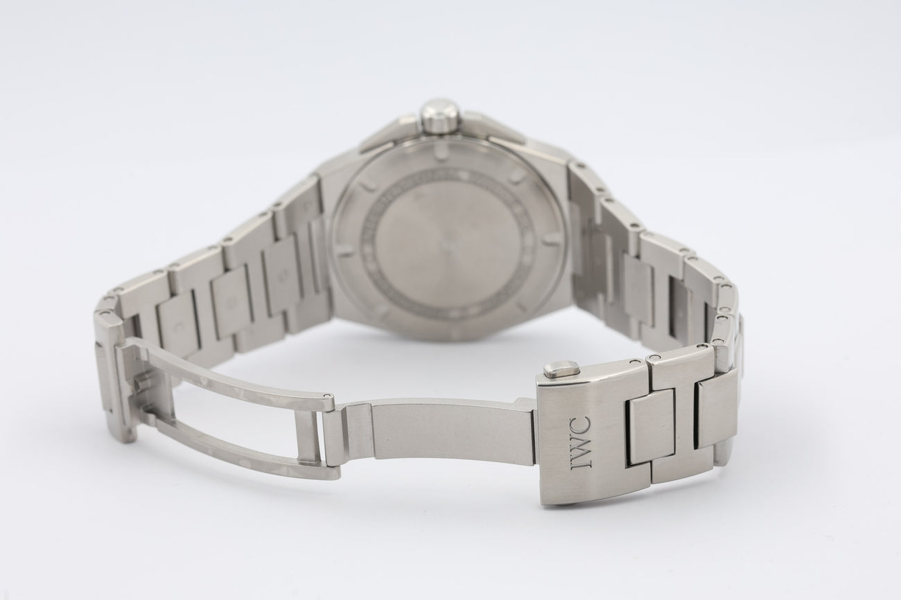 IWC Ingenieur 40mm Automatik Herrenuhr IW323902 - Detailansicht 8