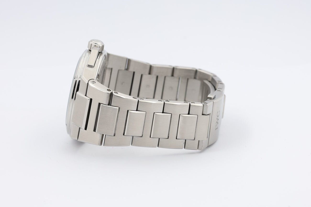 IWC Ingenieur 40mm Automatik Herrenuhr IW323902 - Detailansicht 5