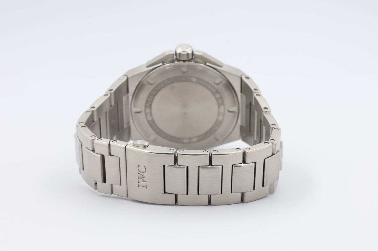IWC Ingenieur 40mm Automatik Herrenuhr IW323902 - Detailansicht 7