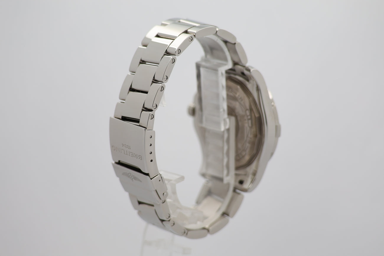 Breitling Avenger II GMT Perlmutt-Blatt 43mm Automatik A32390 - Detailansicht 1