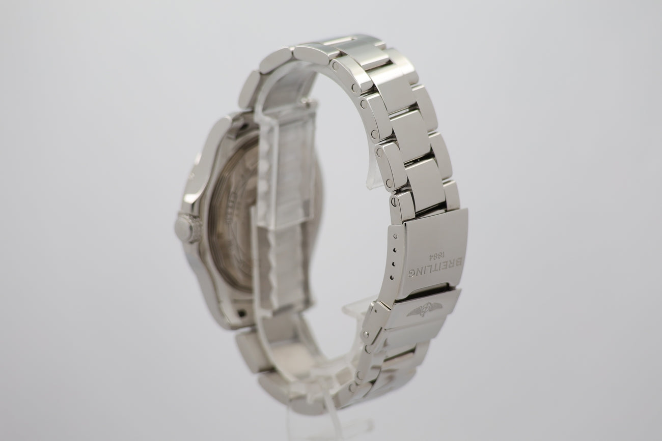 Breitling Avenger II GMT Perlmutt-Blatt 43mm Automatik A32390 - Detailansicht 2