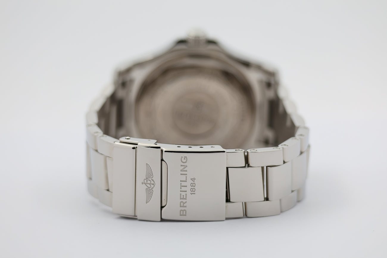 Breitling Avenger II GMT Perlmutt-Blatt 43mm Automatik A32390 - Detailansicht 5