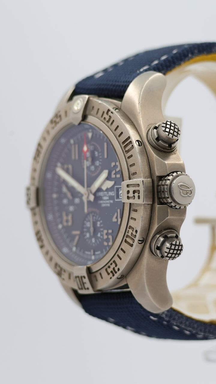 Breitling Avenger Chronograph Titan Automatik E13383 - Detailansicht 6