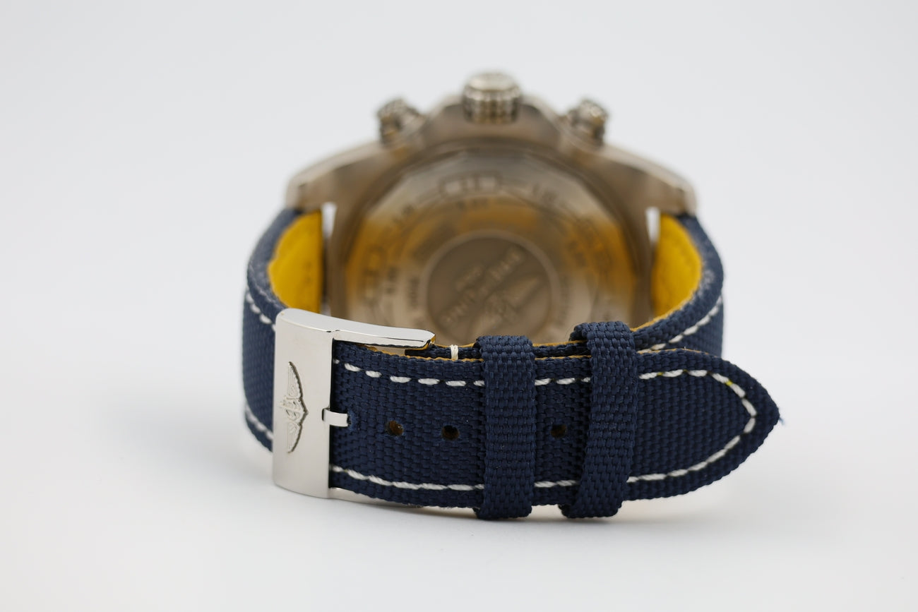 Breitling Avenger Chronograph Titan Automatik E13383 - Detailansicht 5