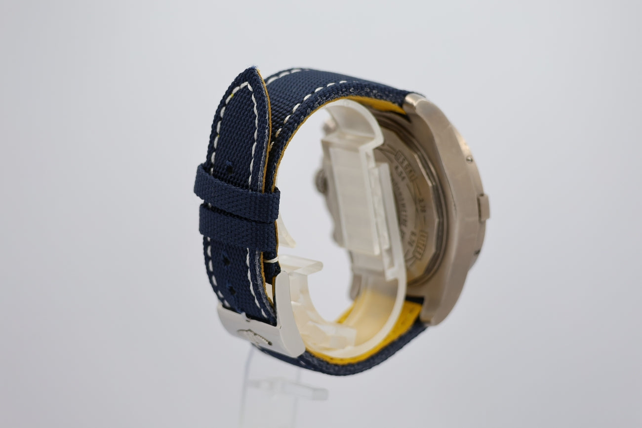 Breitling Avenger Chronograph Titan Automatik E13383 - Detailansicht 1