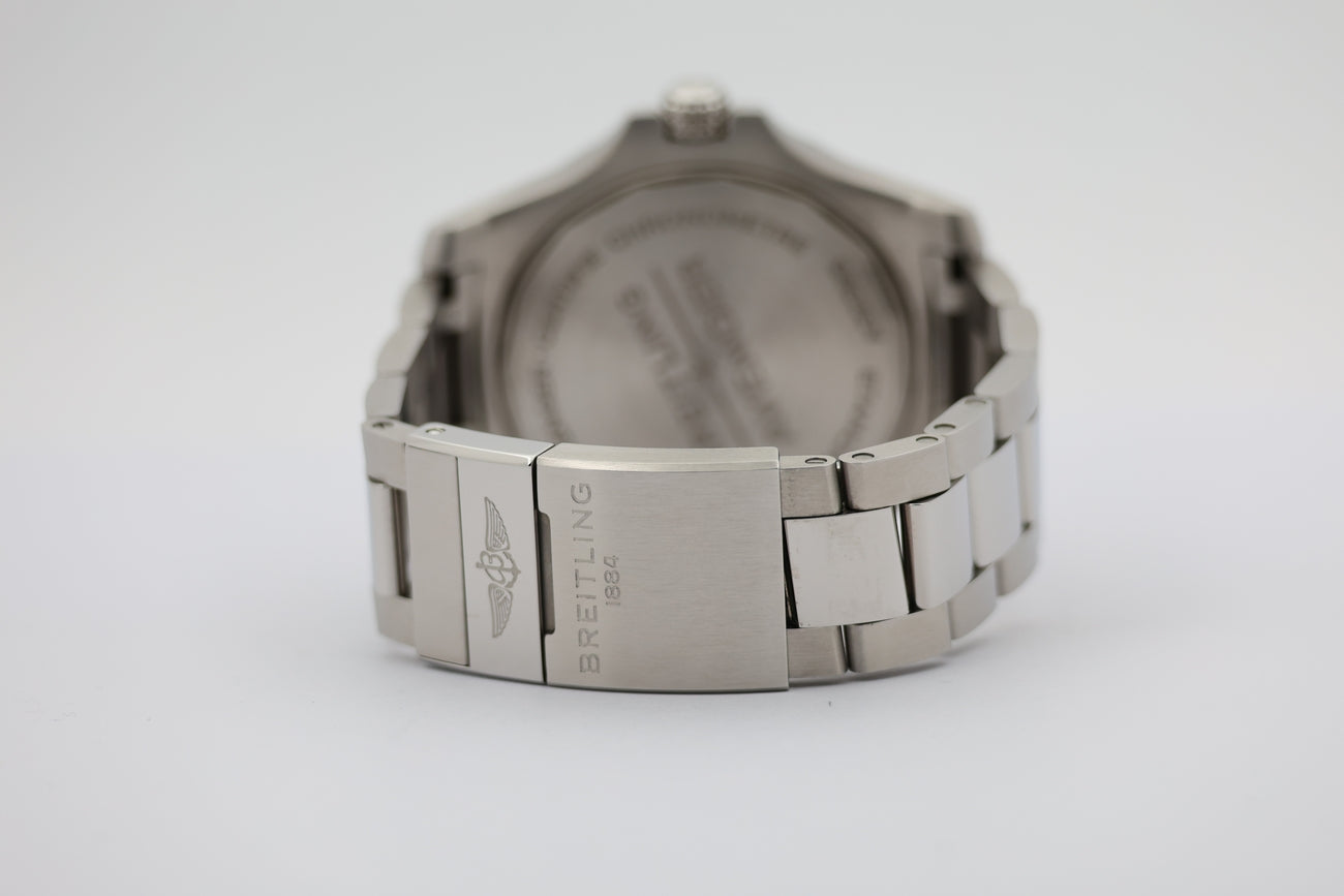 Breitling Avenger GMT Automatik 45mm A32395 - Detailansicht 5