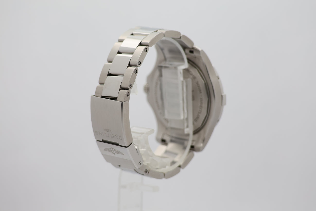 Breitling Avenger GMT Automatik 45mm A32395 - Detailansicht 1