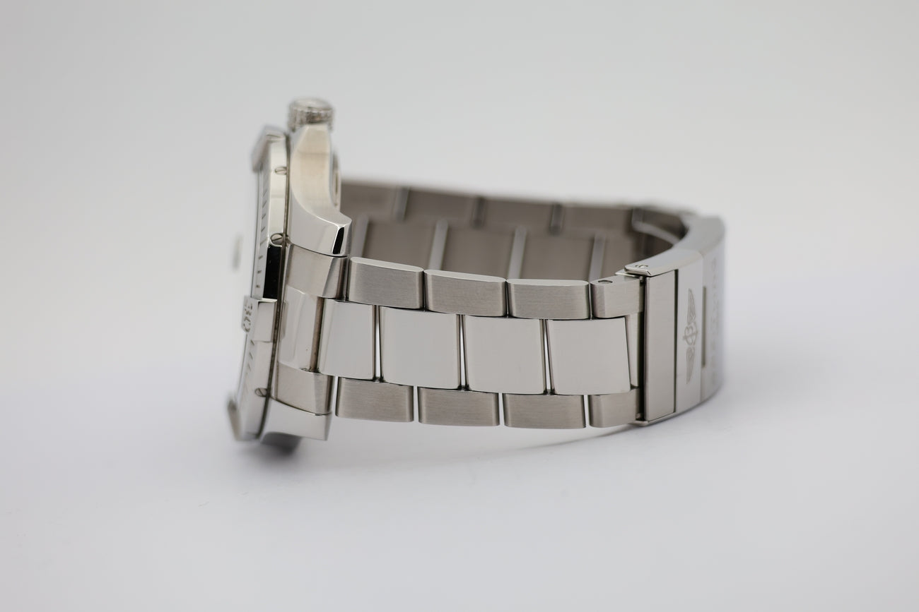 Breitling Avenger GMT Automatik 45mm A32395 - Detailansicht 3