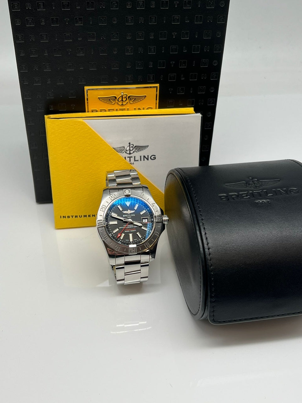 Breitling Avenger II GMT 43mm Automatik Herrenuhr A32390 - Papers and documentation