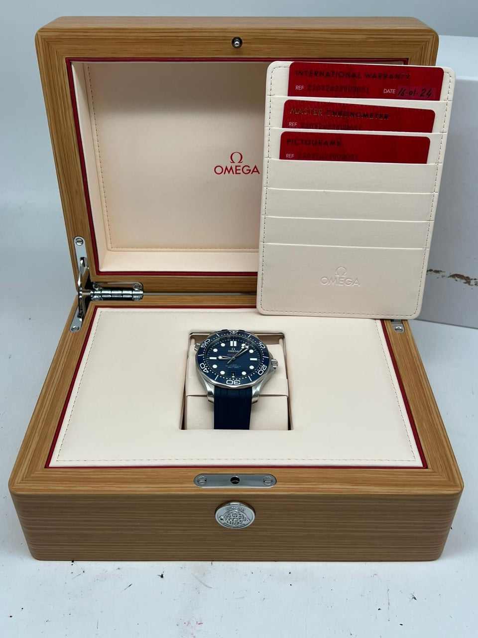 Omega Seamaster Diver 300m Automatik 42mm 21032422003001 - Papiere und oder Lieferumfang