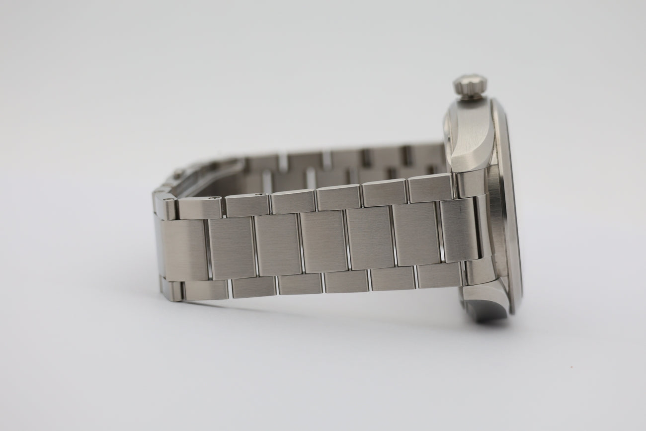 Omega Seamaster Railmaster 40mm Automatik 22010402003001 - Detail view 4