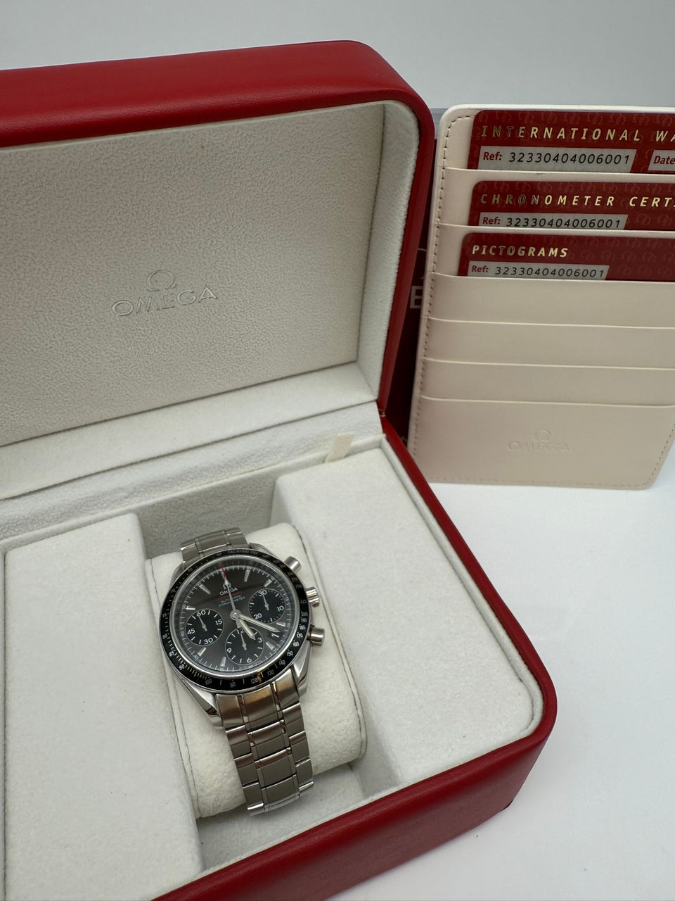 Omega Speedmaster Date Automatik 40 32330404006001 - Papiere und oder Lieferumfang
