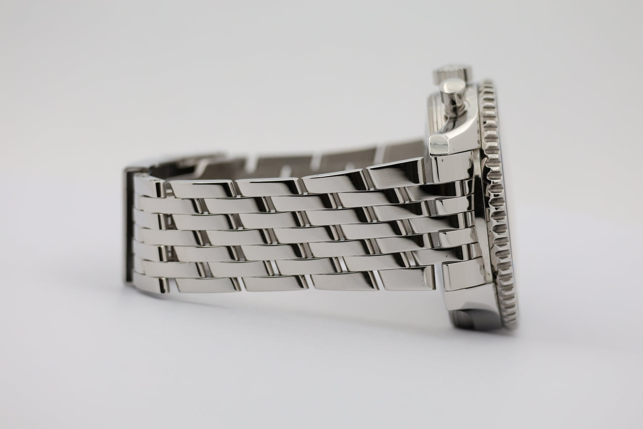 Breitling Navitimer World GMT 46mm Automatik Herrenuhr A24322 - Detail view 4