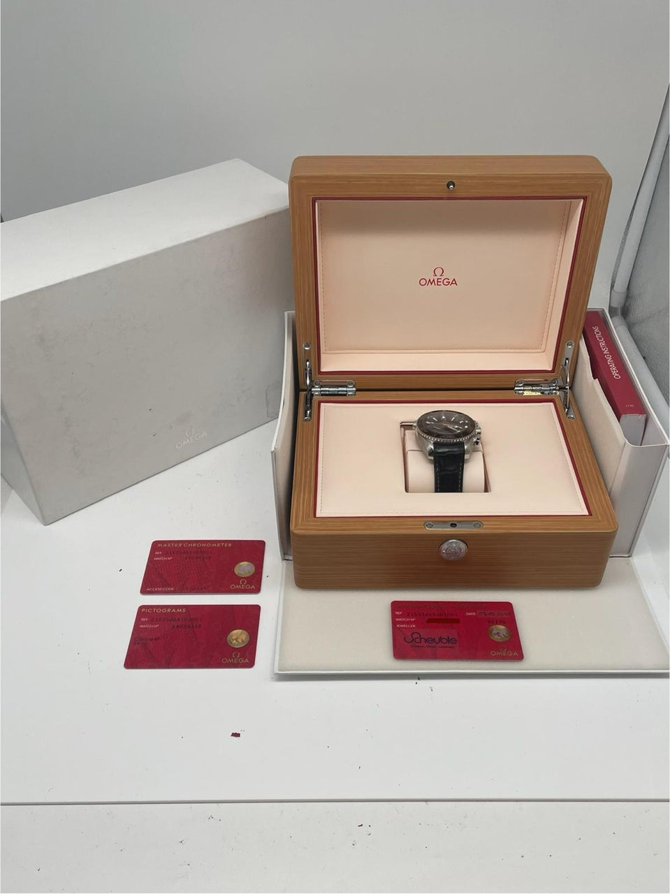 Omega Seamaster Planet Ocean Chronograph 45,5mm Automatik 21533465101001 - Papiere und oder Lieferumfang