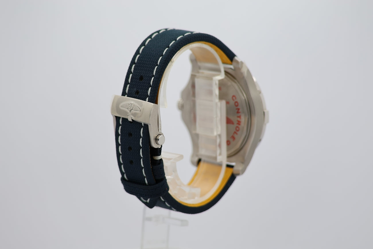 Breitling Avenger GMT 45mm Automatik A32395 - Detailansicht 1