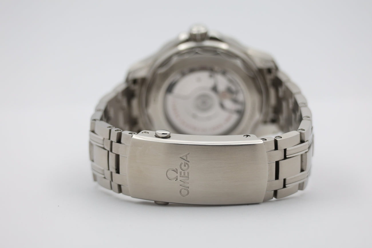 Omega Seamaster Diver 300 M Automatik Herrenuhr Stahl 42mm 21030422003001 - Detailansicht 5