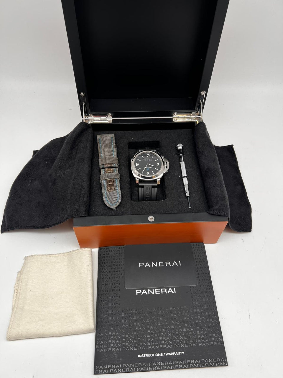 Panerai Luminor Base Logo Handaufzug PAM00774 - Papiere und oder Lieferumfang