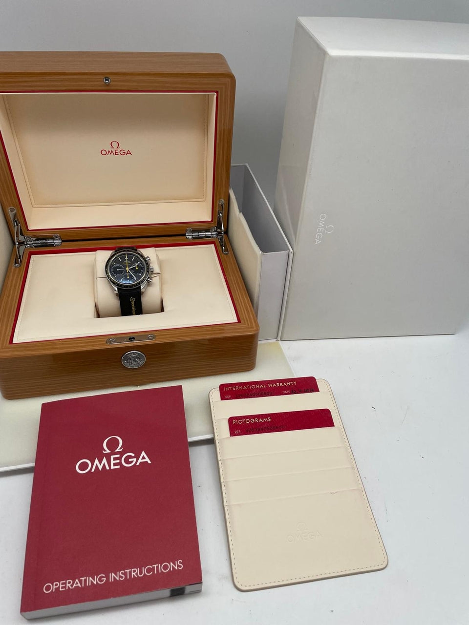 Omega Speedmaster Racing Automatik Herrenuhr 40mm 32632405006001 - Papiere und oder Lieferumfang