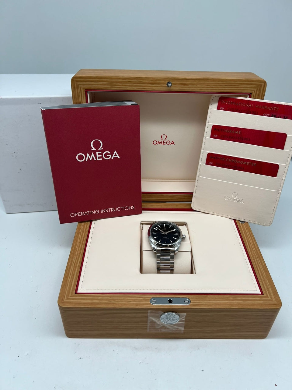 Omega Seamaster Aqua Terra Automatik Herrenuhr Stahl 41mm 22010412101001 - Papiere und oder Lieferumfang