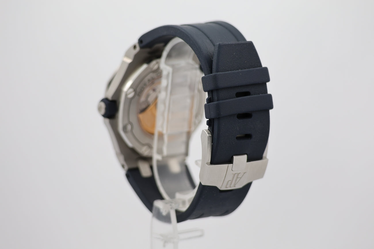 Audemars Piguet Royal Oak Offshore Diver 42mm Automatik 15710ST - Detailansicht 2
