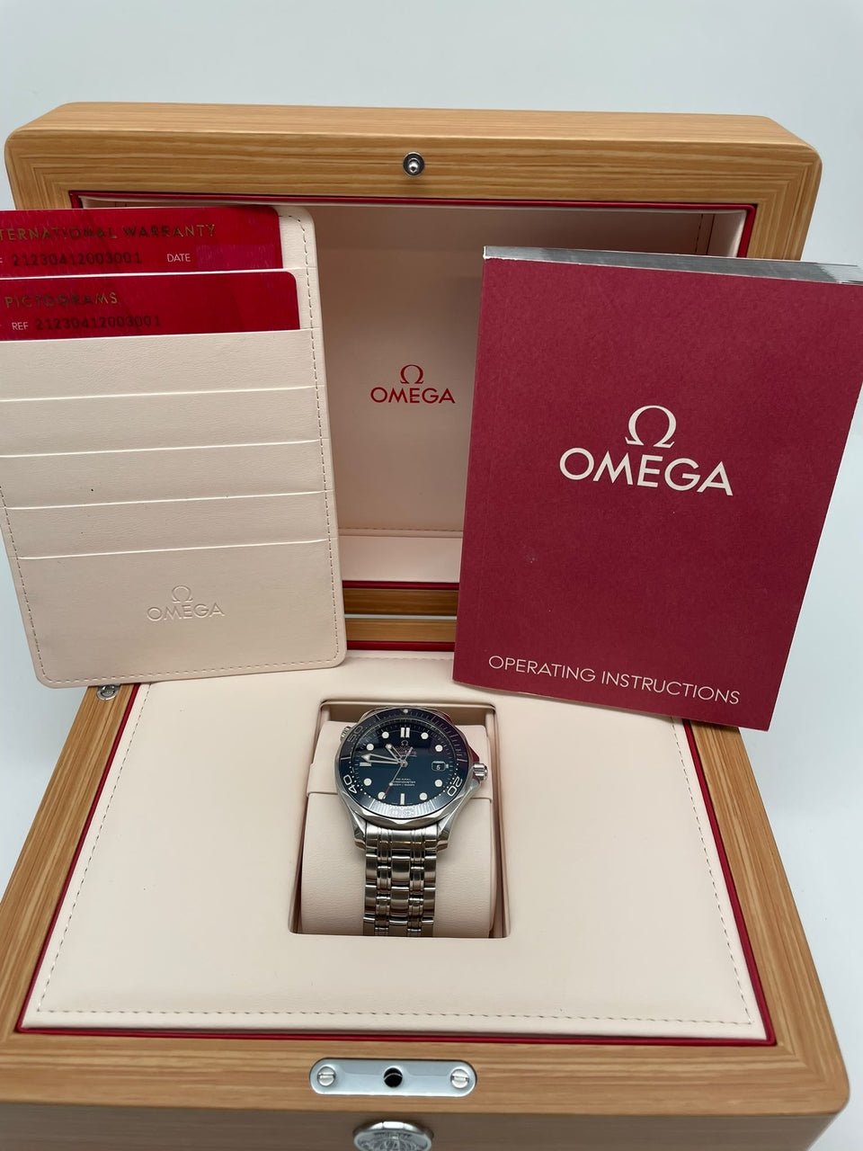 Omega Seamaster Diver 300 M 41mm 21230412003001 - Papiere und oder Lieferumfang