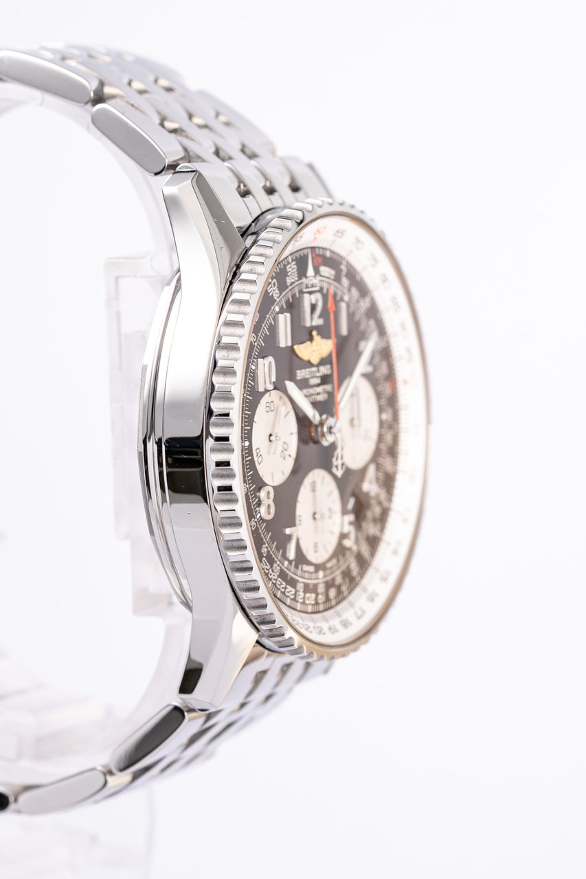 Breitling Navitimer 01 Chronograph 43mm Automatik AB0120 - Detailansicht 1