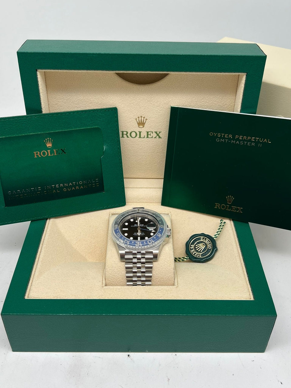 Rolex GMT-Master II 'Batgirl' Automatik 40mm 126710BLNR - Papers and documentation