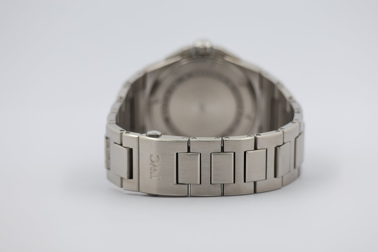 IWC Ingenieur 40mm Automatik Herrenuhr IW323902 - Detailansicht 5