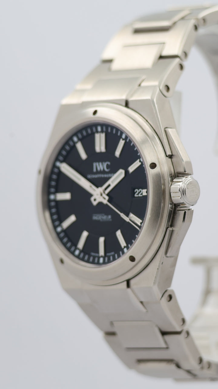 IWC Ingenieur 40mm Automatik Herrenuhr IW323902 - Detailansicht 7