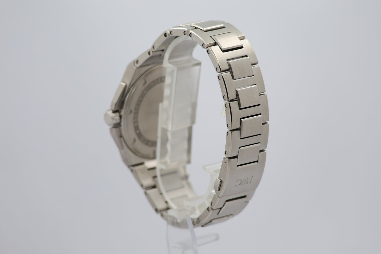IWC Ingenieur 40mm Automatik Herrenuhr IW323902 - Detailansicht 2