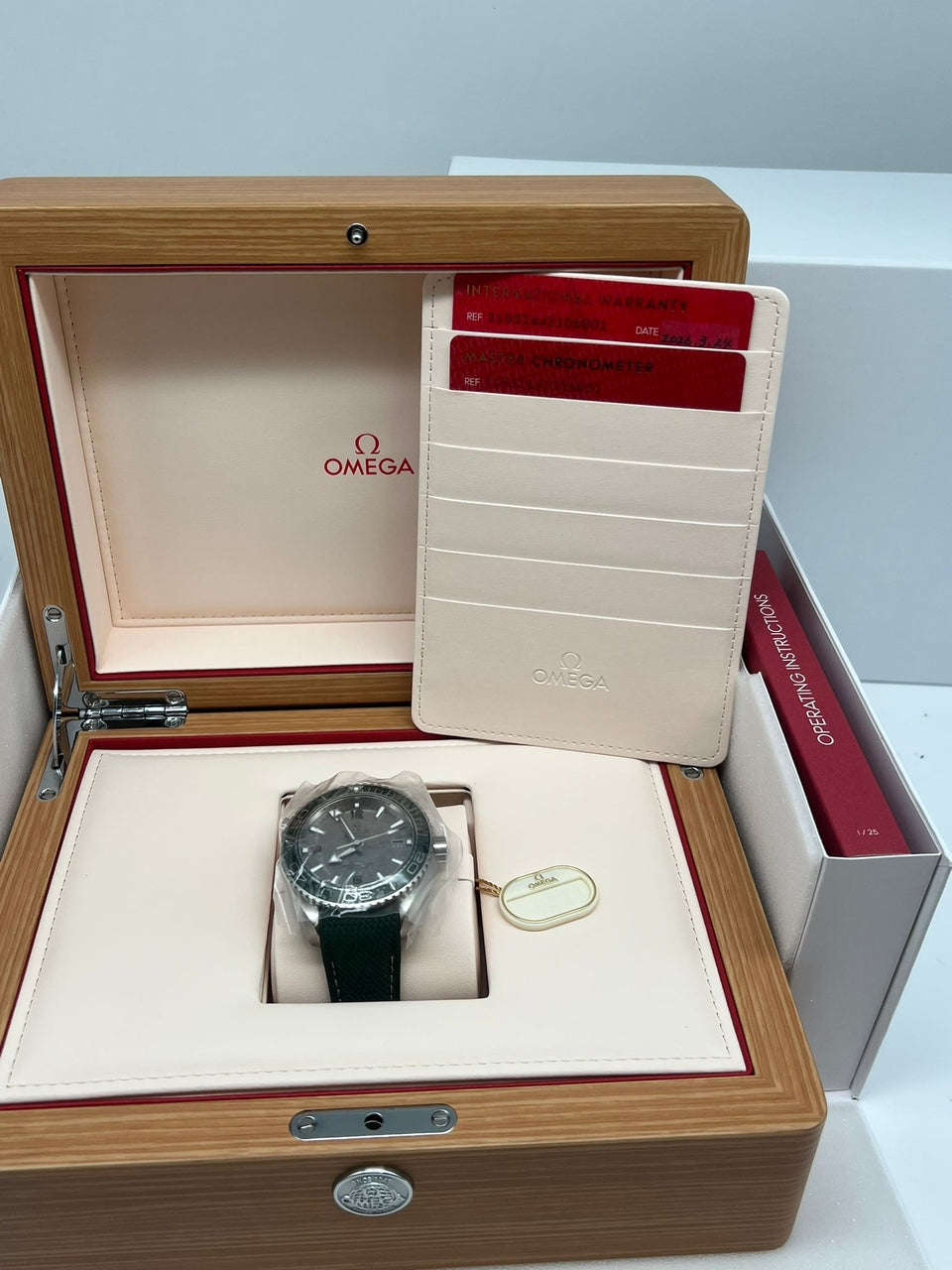 Omega Seamaster Planet Ocean 43,5mm 600m NEU 21532442106001 - Papiere und oder Lieferumfang