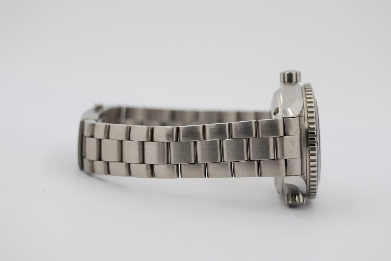 Omega Seamaster Planet Ocean Automatik 37,5mm 23230382001002 - Detailansicht 4