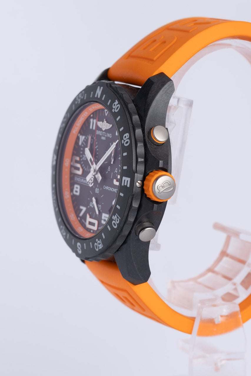 Breitling Endurance Pro Quarz Herrenuhr 44mm Orange X82310 - Detailansicht 1