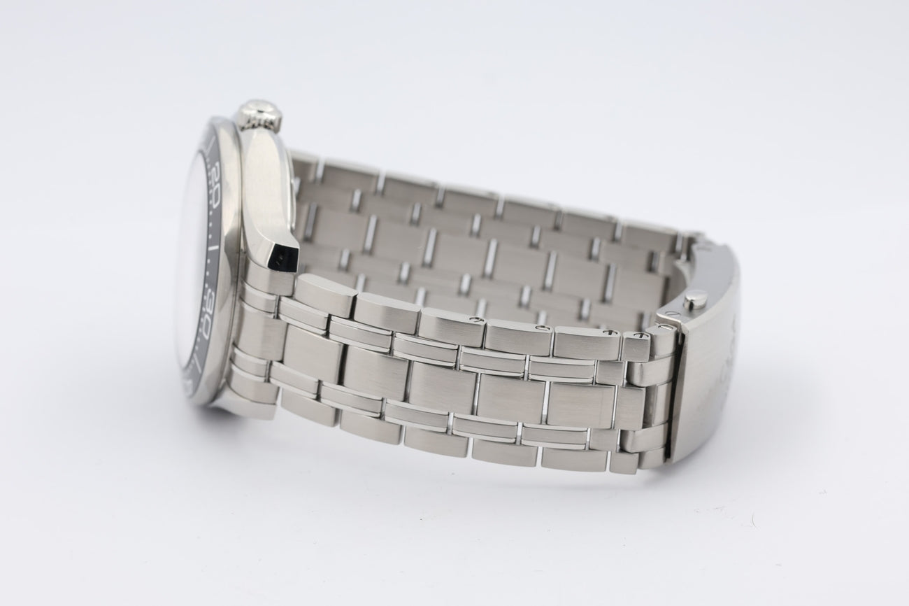Omega Seamaster Diver 300 M Automatik Herrenuhr 42mm 21030422001001 - Detailansicht 6