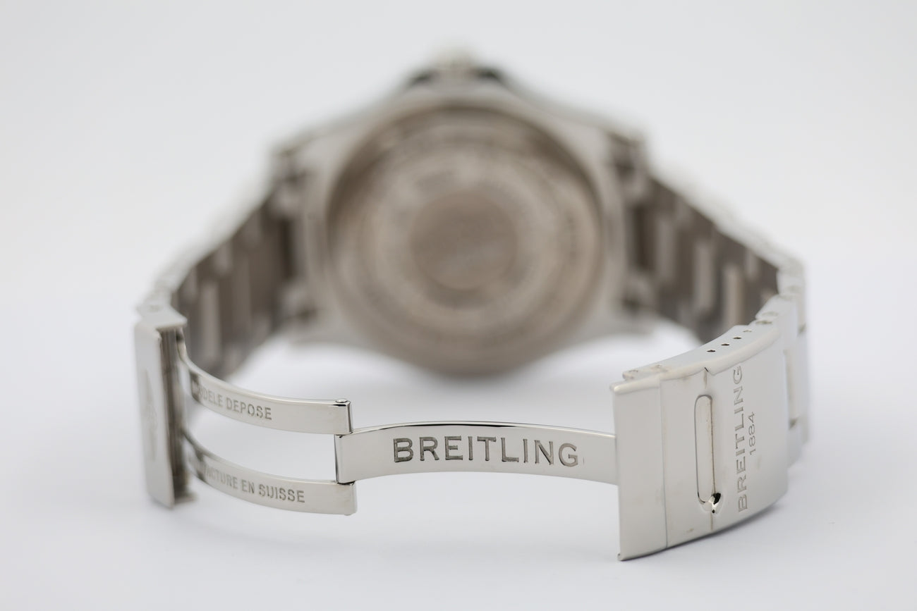 Breitling Avenger II GMT Perlmutt-Blatt 43mm Automatik A32390 - Detailansicht 6