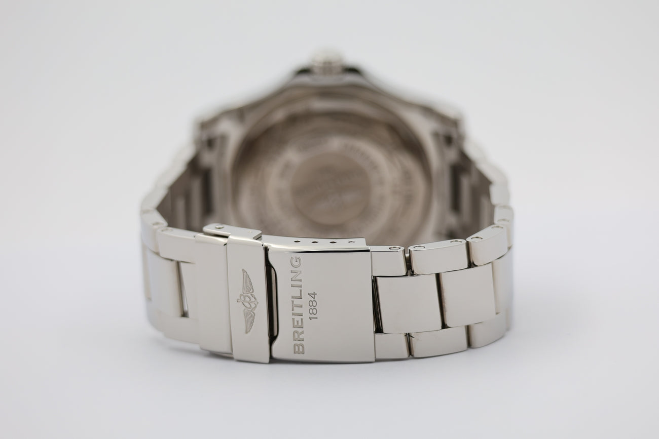 Breitling Avenger II GMT Perlmutt-Blatt 43mm Automatik A32390 - Detailansicht 5