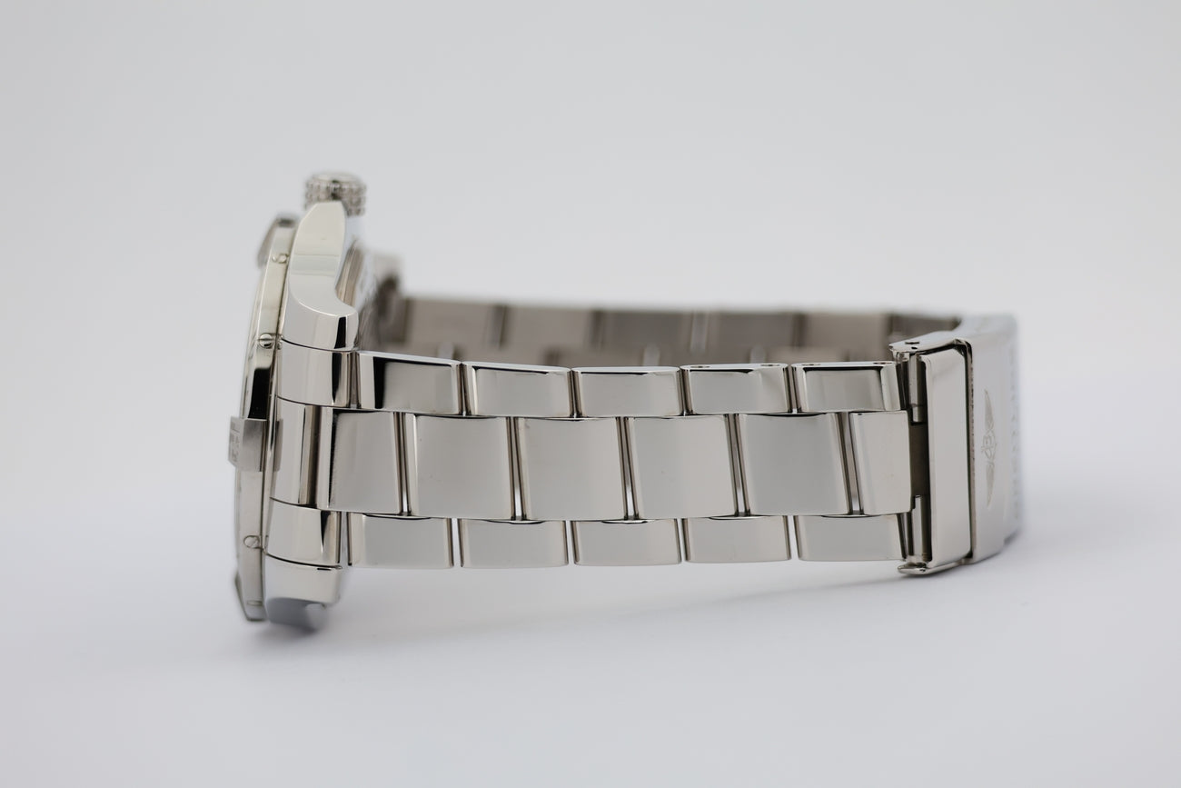 Breitling Avenger II GMT Perlmutt-Blatt 43mm Automatik A32390 - Detailansicht 3