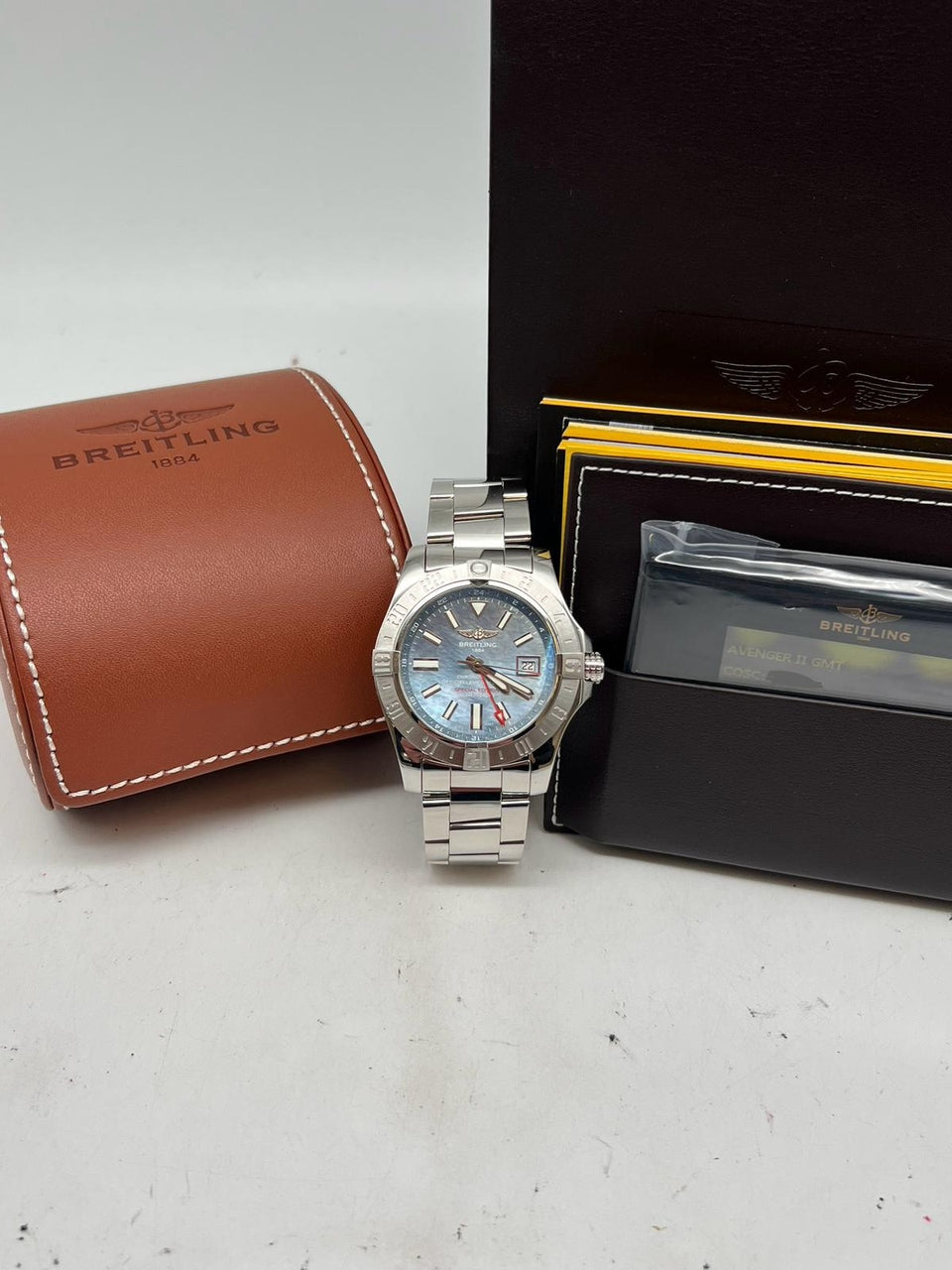 Breitling Avenger II GMT Perlmutt-Blatt 43mm Automatik A32390 - Papiere und oder Lieferumfang