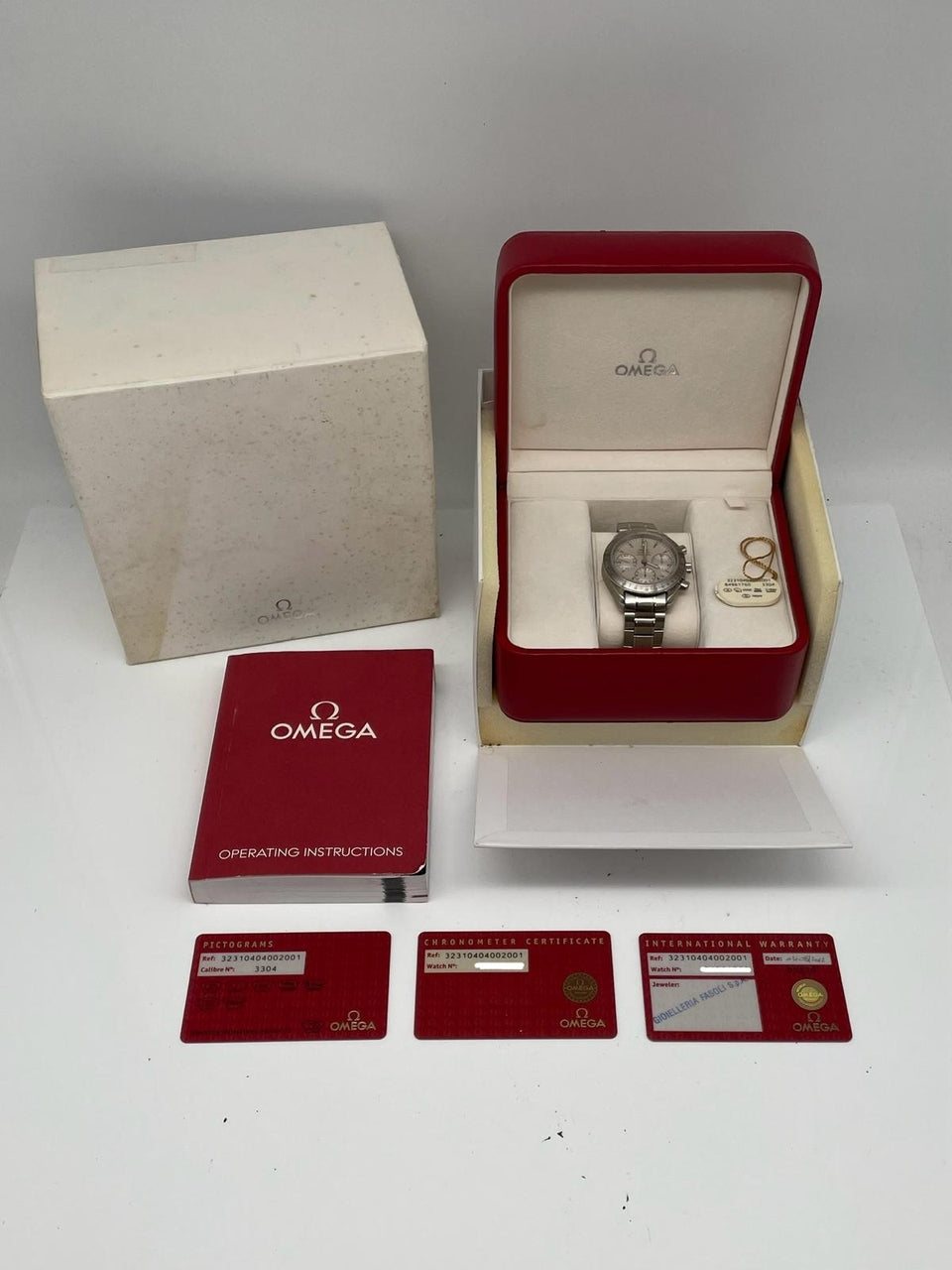 Omega Speedmaster Date 40mm Automatik 32310404002001 - Papiere und oder Lieferumfang