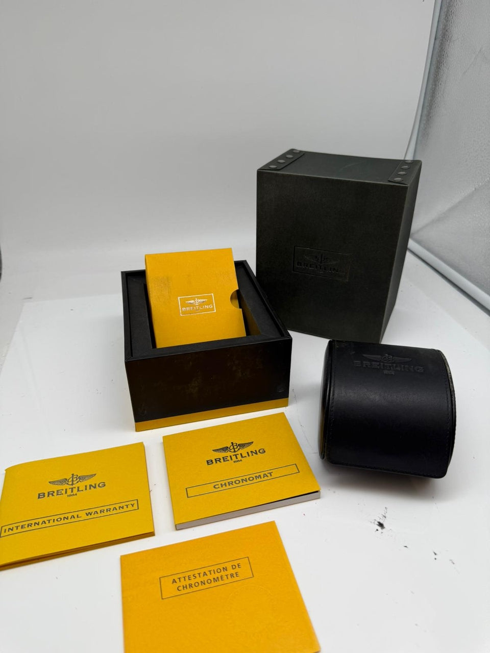 Breitling Chronomat 44 Automatik Herrenuhr AB0110 - Papiere und oder Lieferumfang