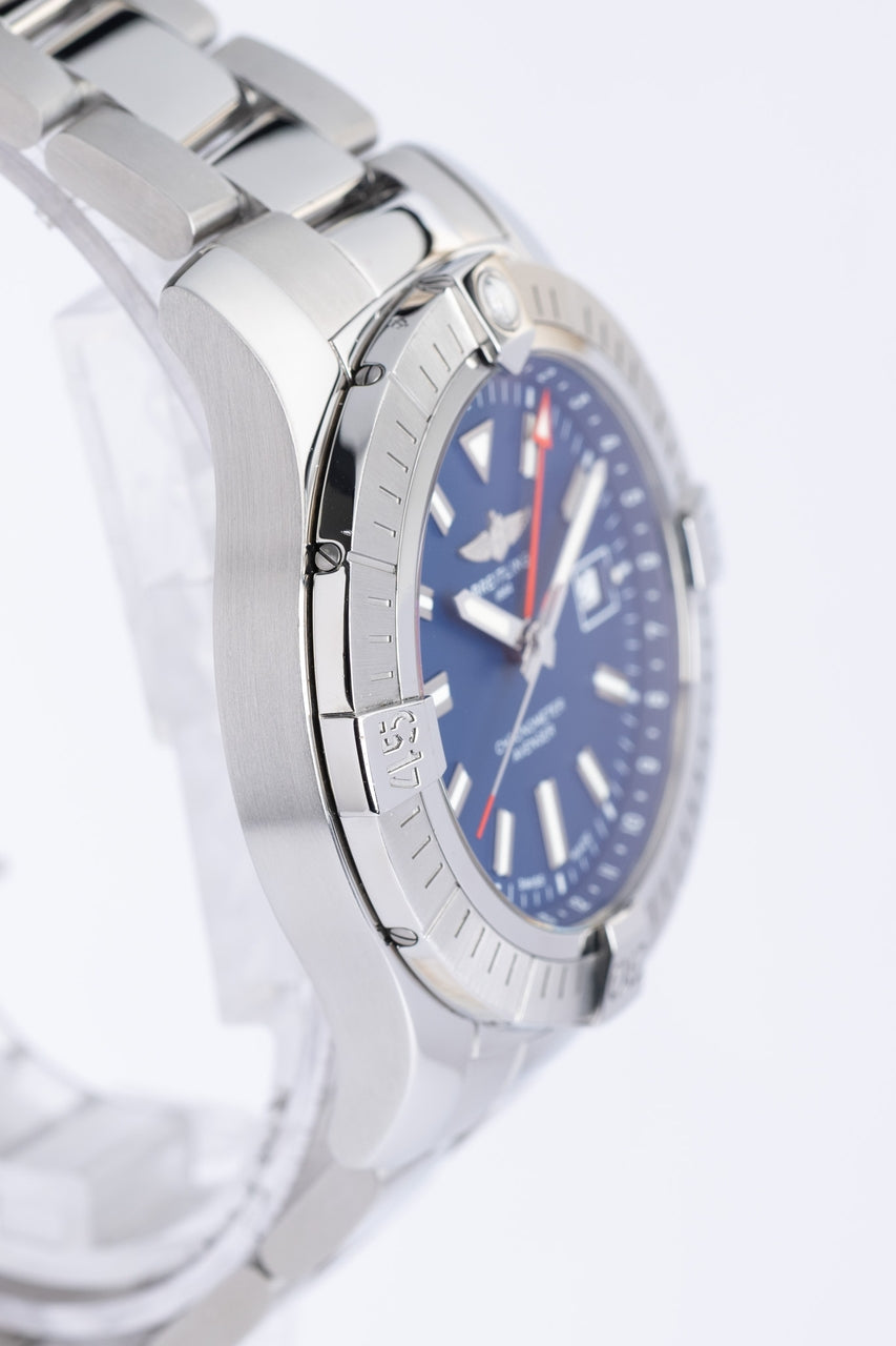 Breitling Avenger GMT 45mm Automatik A32395 - Detailansicht 1