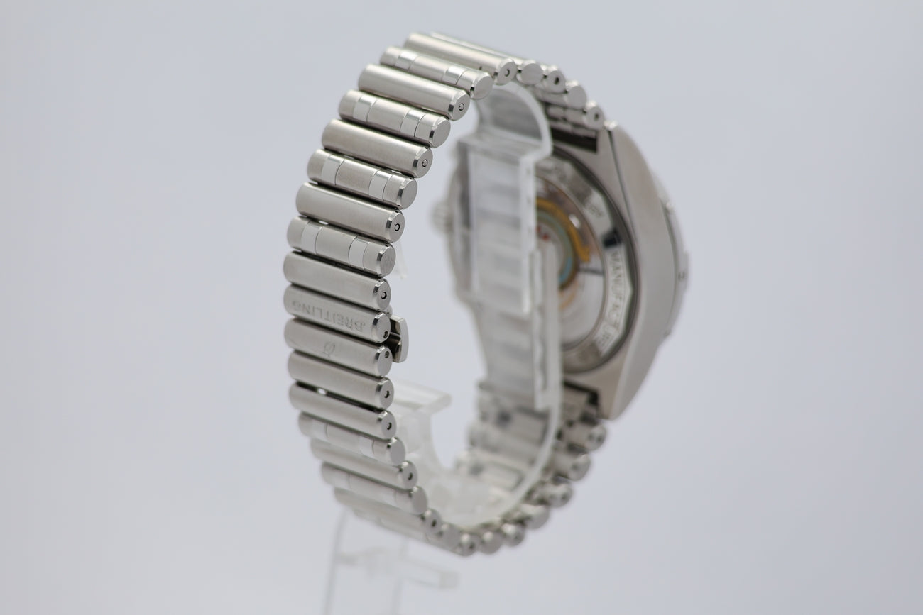Breitling Chronomat "Red Arrows" 42mm Automatik AB0134 - Detailansicht 1