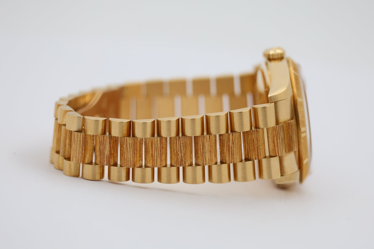 Rolex Day-Date 36 Automatik Herrenuhr Vollgold  18248 - Detailansicht 4