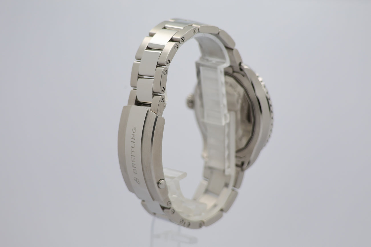 Breitling Superocean 42mm Automatik A17375 - Detail view 1